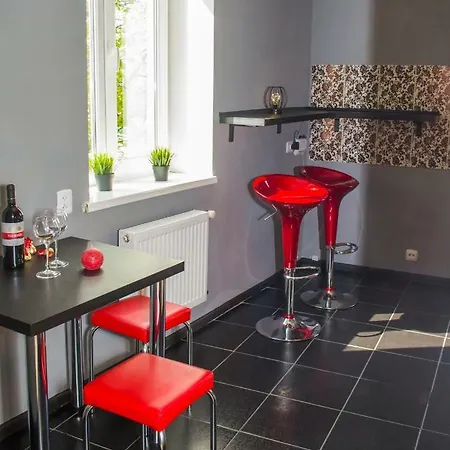 Modern Red Apartment Львов Экстерьер фото